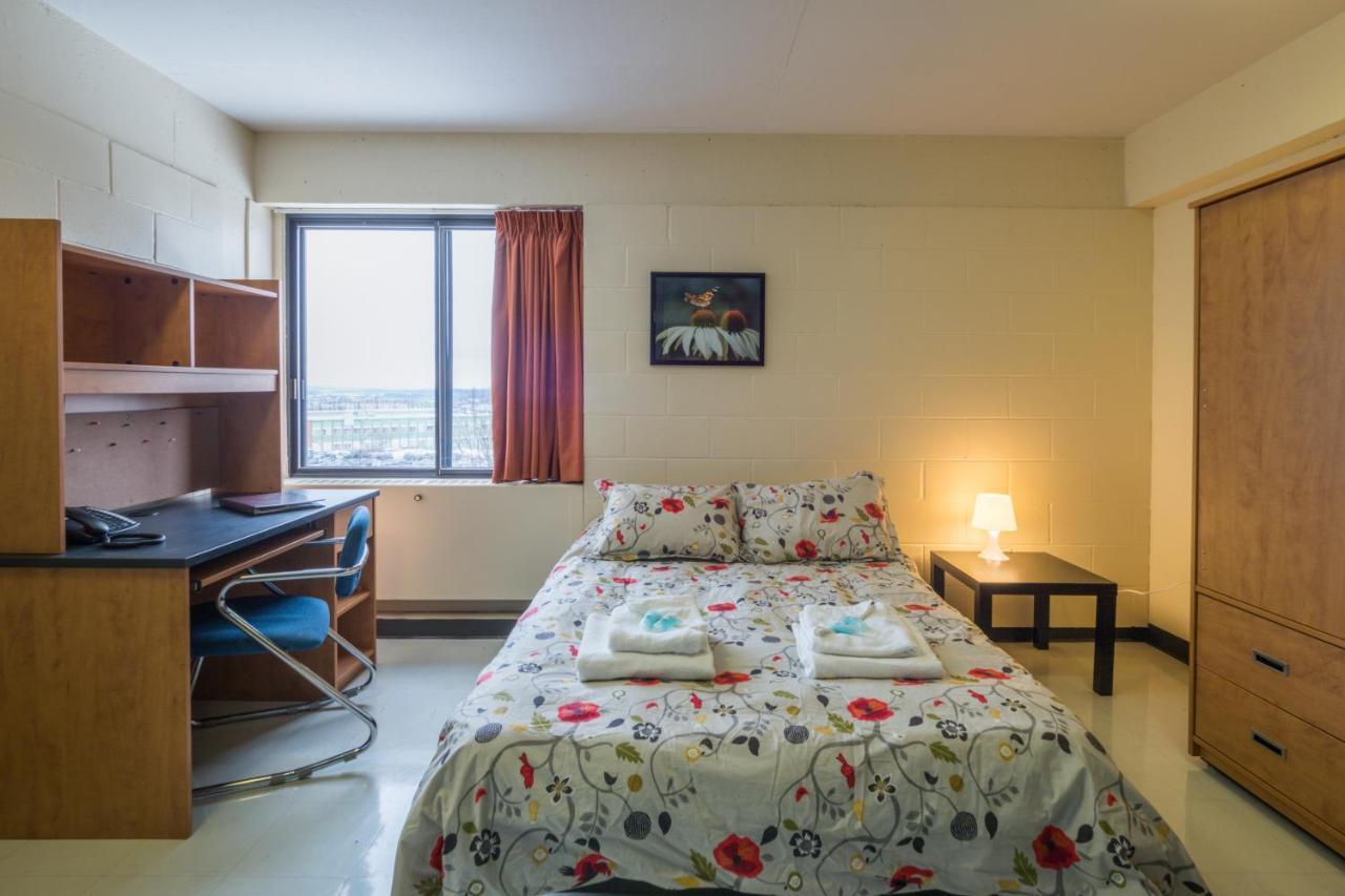 Au Campus Hotel Sherbrooke Exterior photo